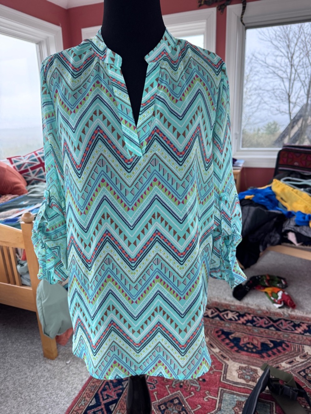 No Boundaries Aqua Chevron Print Roll-Tab Tunic. Size L